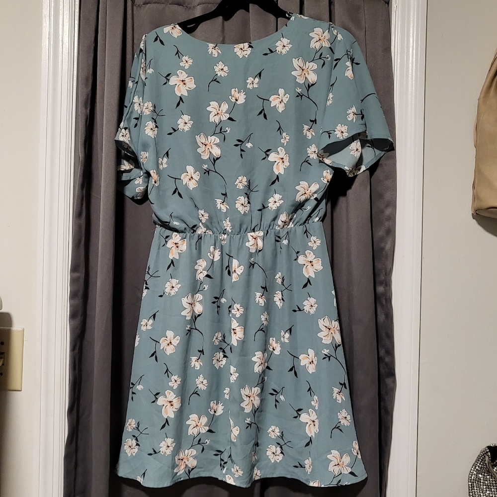 Green & White Floral Dress - Picture 2 of 5